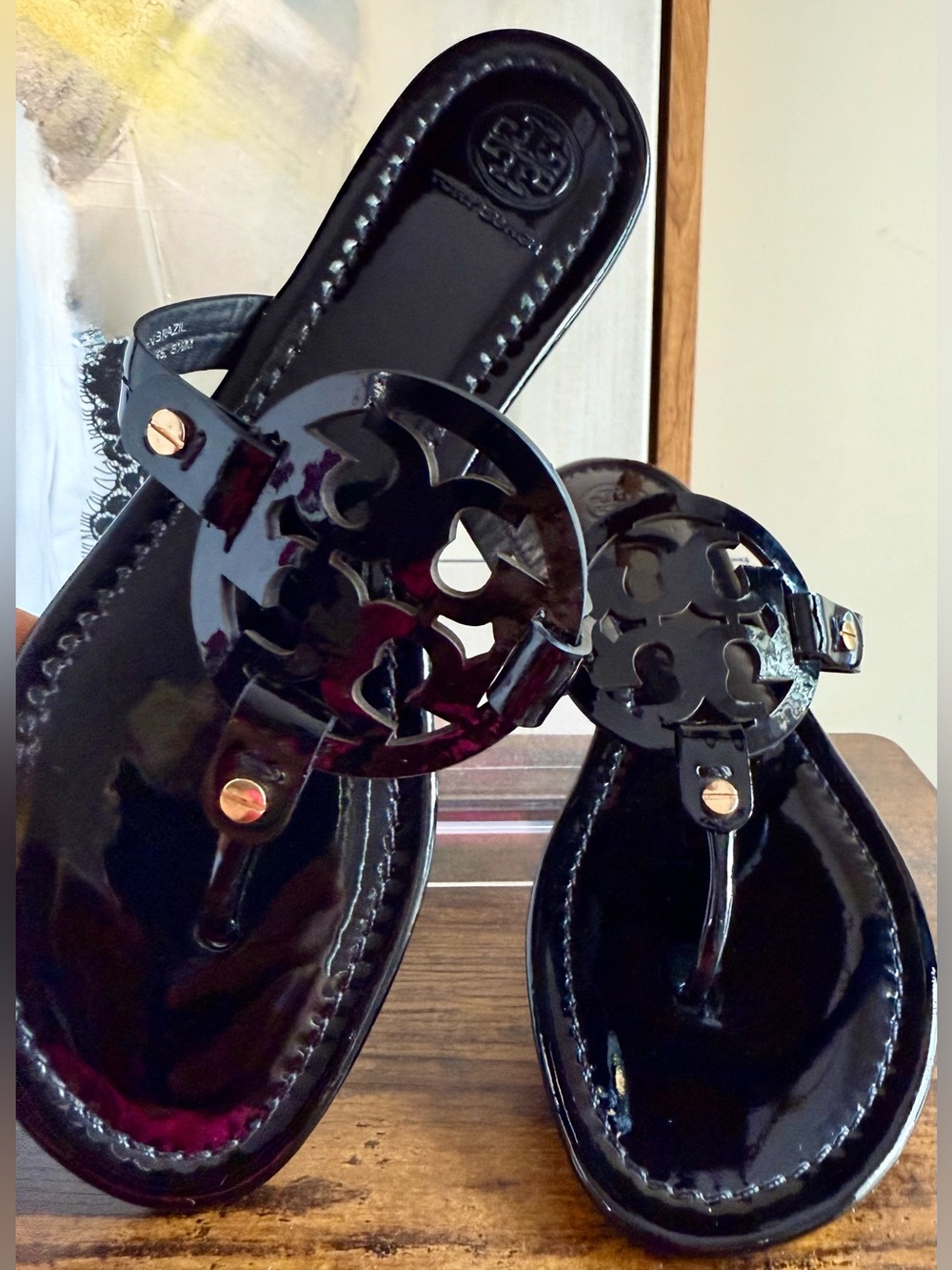 Tory Burch Black Patent Miller Logo Thong Sandals - Picture 3 of 5